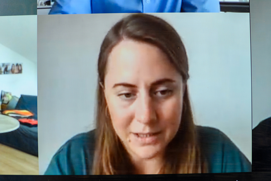Artikel öffnen: Videomeeting-Screenshot von einer Person