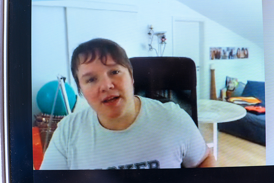 Artikel öffnen: Videomeeting-Screenshot von einer Person