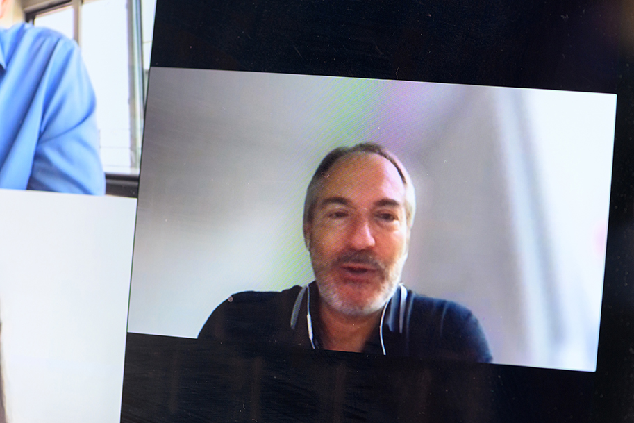 Artikel öffnen: Videomeeting-Screenshot von einer Person