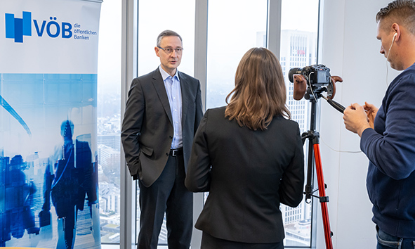 Öffnet eine Lightbox: 