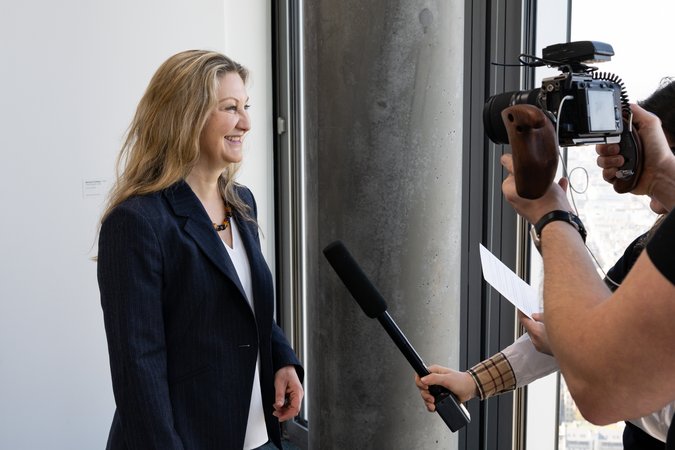 Öffnet eine Lightbox: 