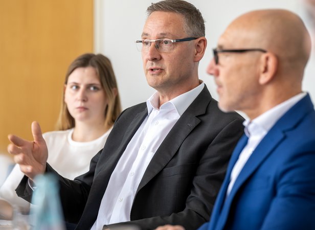 Öffnet eine Lightbox: 
