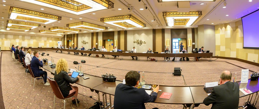 Öffnet eine Lightbox: Verhandlungssaal im Hilton Berlin Verhandlungssaal im Hilton Berlin