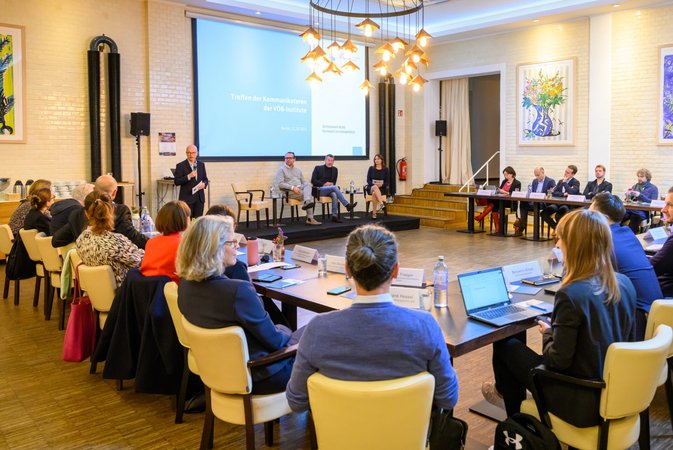 Öffnet eine Lightbox: 