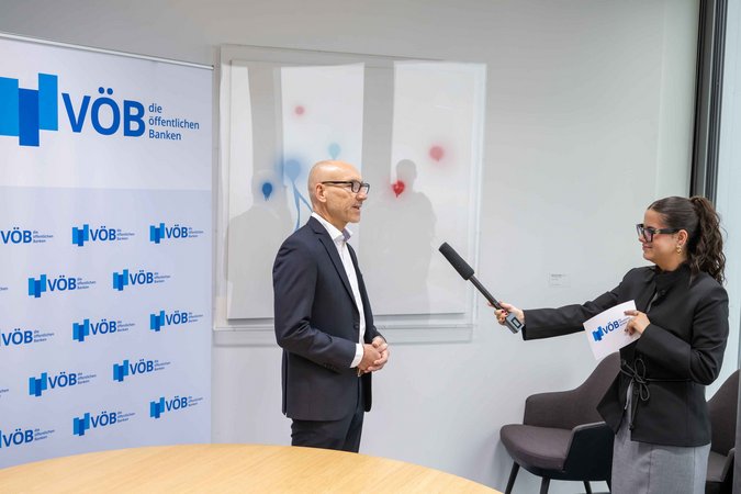 Öffnet eine Lightbox: 