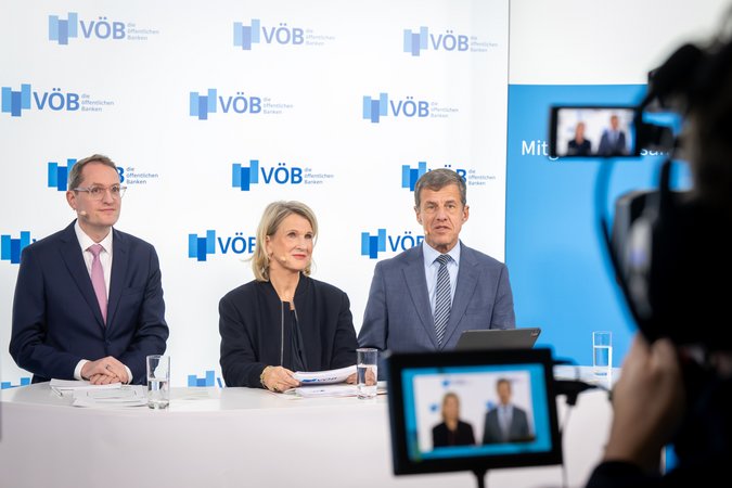 Öffnet eine Lightbox: 