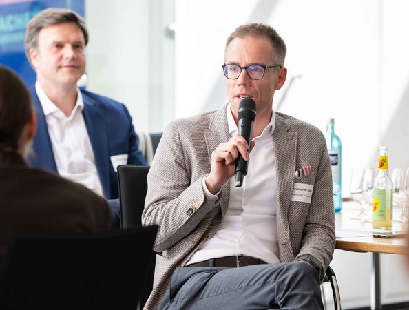 Öffnet eine Lightbox: 