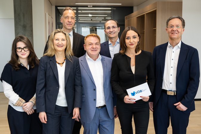 Öffnet eine Lightbox: 