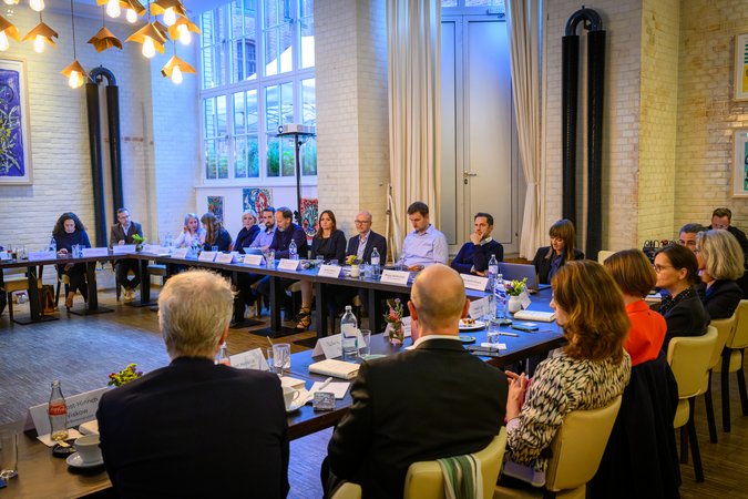 Öffnet eine Lightbox: 