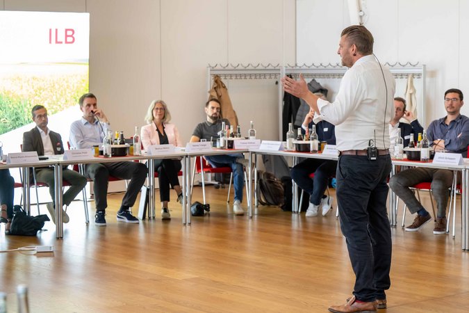 Öffnet eine Lightbox: 