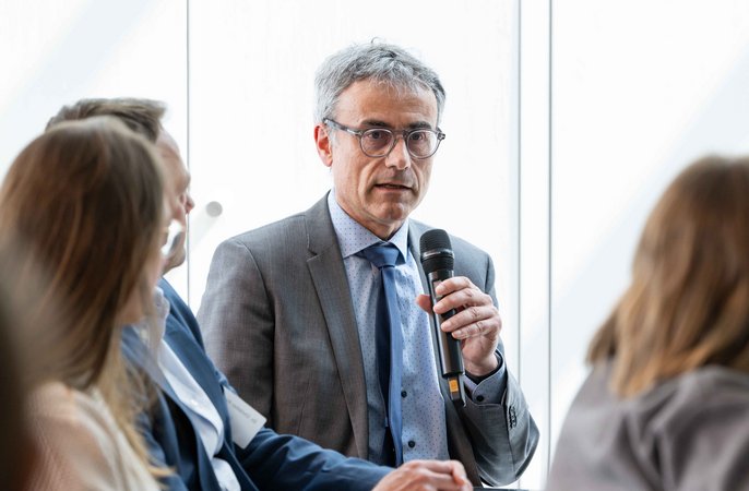 Öffnet eine Lightbox: 