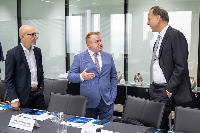 Öffnet eine Lightbox: 