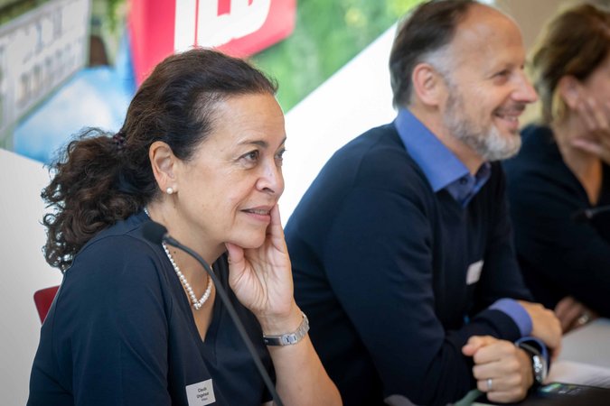 Öffnet eine Lightbox: 