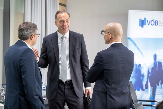 Öffnet eine Lightbox: 