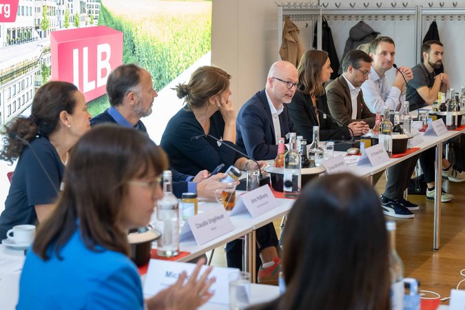 Öffnet eine Lightbox: 