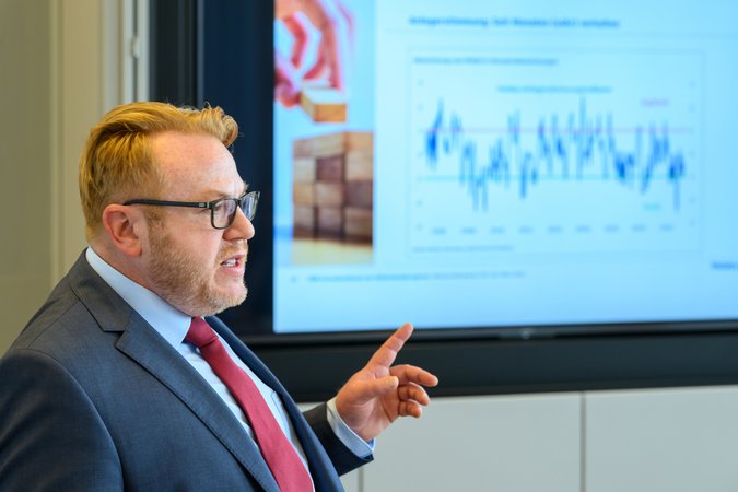 Öffnet eine Lightbox: Markus Reinwand, VÖB-Aktienexperte der Helaba Markus Reinwand, VÖB-Aktienexperte der Helaba