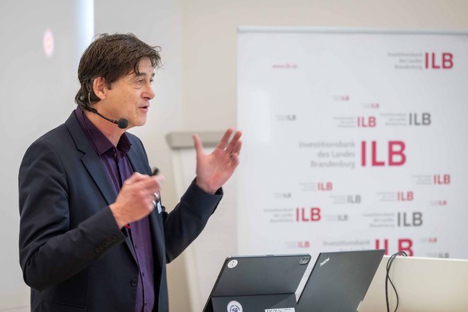 Öffnet eine Lightbox: 