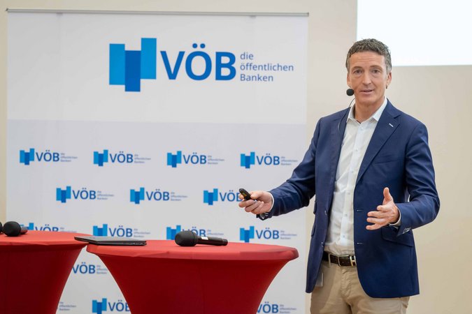 Öffnet eine Lightbox: 