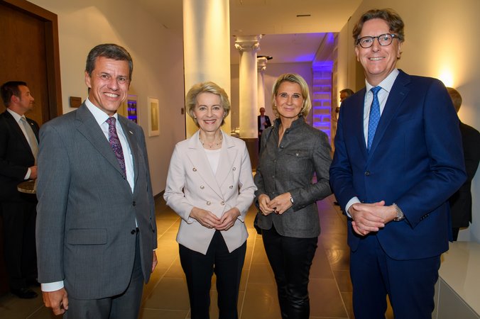 Öffnet eine Lightbox: Eckhard Forst, Ursula von der Leyen, Iris Bethge-Krauß und Stefan Wintels Eckhard Forst, Ursula von der Leyen, Iris Bethge-Krauß und Stefan Wintels