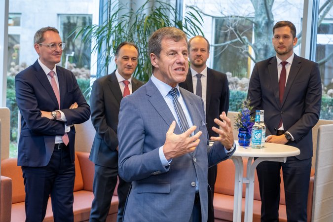 Öffnet eine Lightbox: 