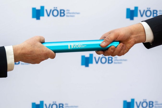 Öffnet eine Lightbox: 