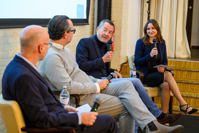 Öffnet eine Lightbox: 