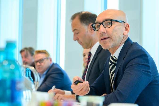Öffnet eine Lightbox: Manfred Bucher, VÖB-Aktienexperte der BayernLB VÖB-Aktienmarktprognose Pressegespräch
