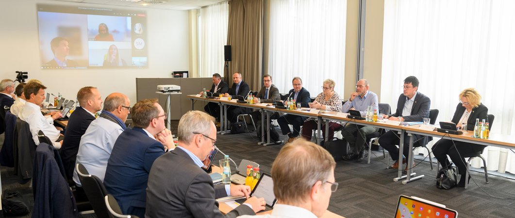 Öffnet eine Lightbox: Verhandlungssaal im nh Hotel Frankfurt Verhandlungssaal im nh Hotel Frankfurt