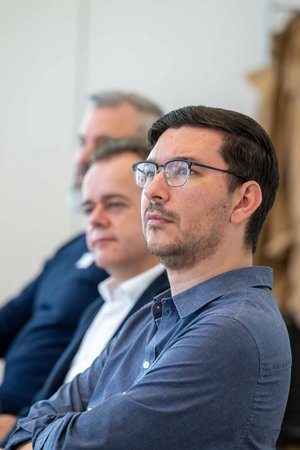 Öffnet eine Lightbox: 