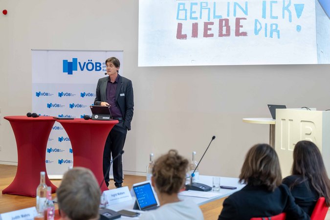 Öffnet eine Lightbox: 