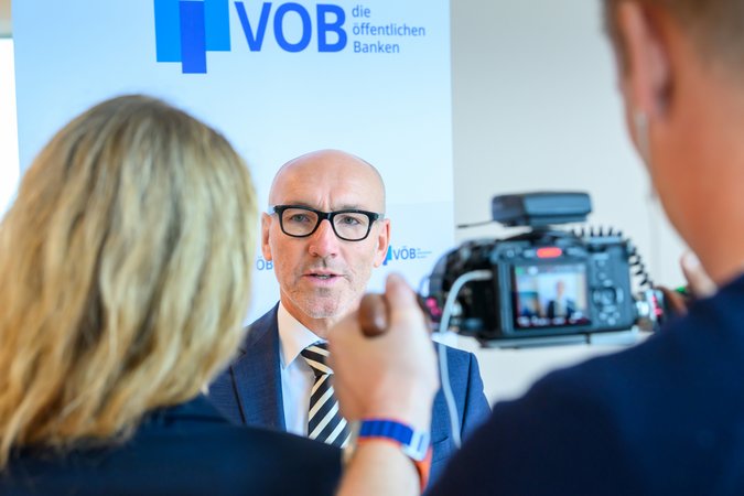 Öffnet eine Lightbox: Manfred Bucher, VÖB-Aktienexperte der BayernLB Manfred Bucher, VÖB-Aktienexperte der BayernLB