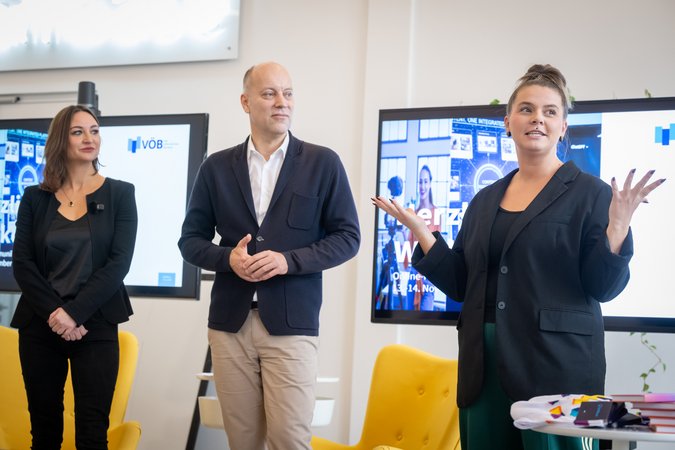 Öffnet eine Lightbox: 