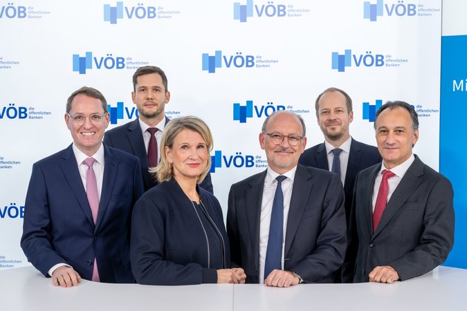 Öffnet eine Lightbox: 