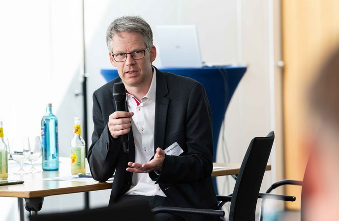 Öffnet eine Lightbox: 