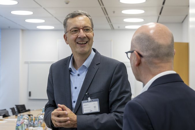 Öffnet eine Lightbox: 