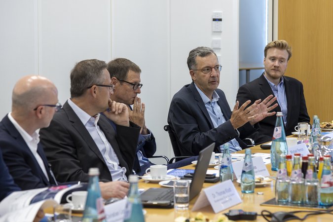 Öffnet eine Lightbox: 