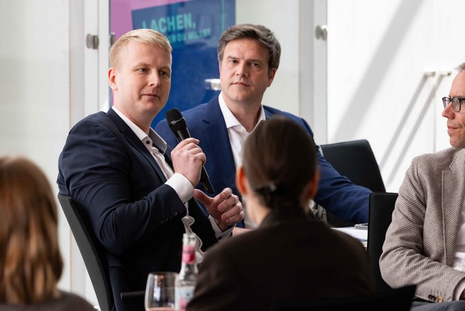 Öffnet eine Lightbox: 