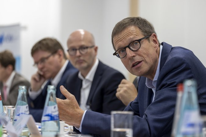 Öffnet eine Lightbox: 