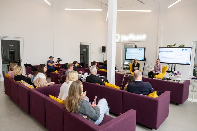 Öffnet eine Lightbox: 