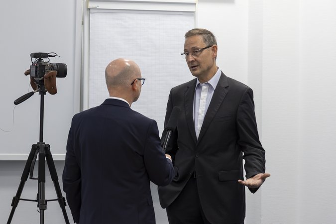 Öffnet eine Lightbox: 