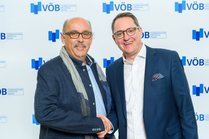 Öffnet eine Lightbox: Gunar Feth, Verhandlungsführer der öffentlichen Banken, und Dominik Lamminger, VÖB-Geschäftsführer Gunar Feth, Verhandlungsführer der öffentlichen Banken, und Dominik Lamminger, VÖB-Geschäftsführer