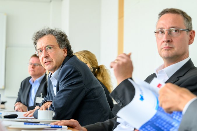 Öffnet eine Lightbox: Dr. Jens-Oliver Niklasch, VÖB-Kapitalmarktexperte der LBBW, und Ulf Krauss, VÖB-Kapitalmarktexperte der Helaba Dr. Jens-Oliver Niklasch, VÖB-Kapitalmarktexperte der LBBW, und Ulf Krauss, VÖB-Kapitalmarktexperte der Helaba