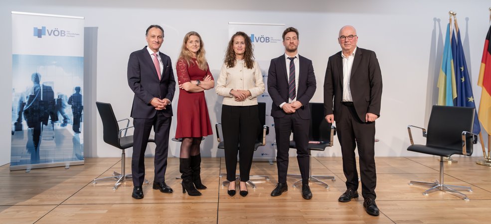 Öffnet eine Lightbox: 