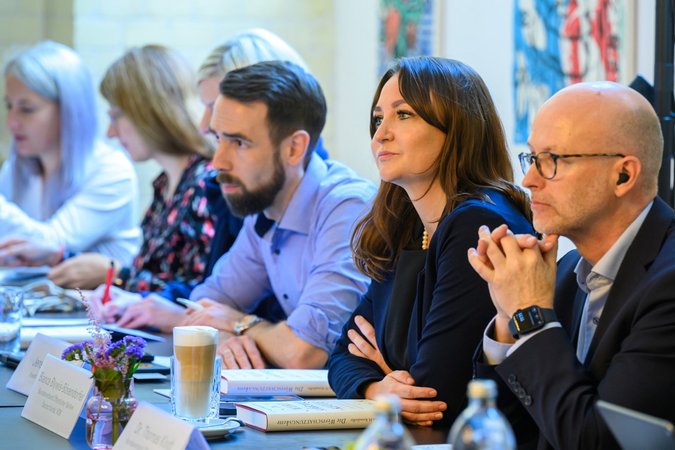 Öffnet eine Lightbox: 