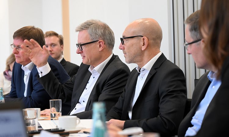 Öffnet eine Lightbox: 