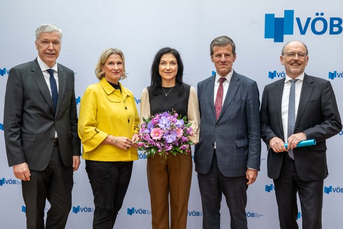 Öffnet eine Lightbox: 