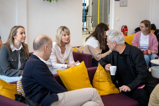 Öffnet eine Lightbox: 