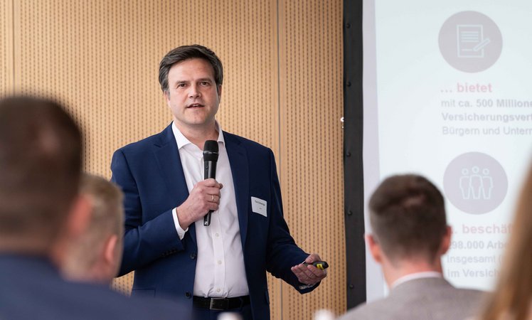 Öffnet eine Lightbox: 