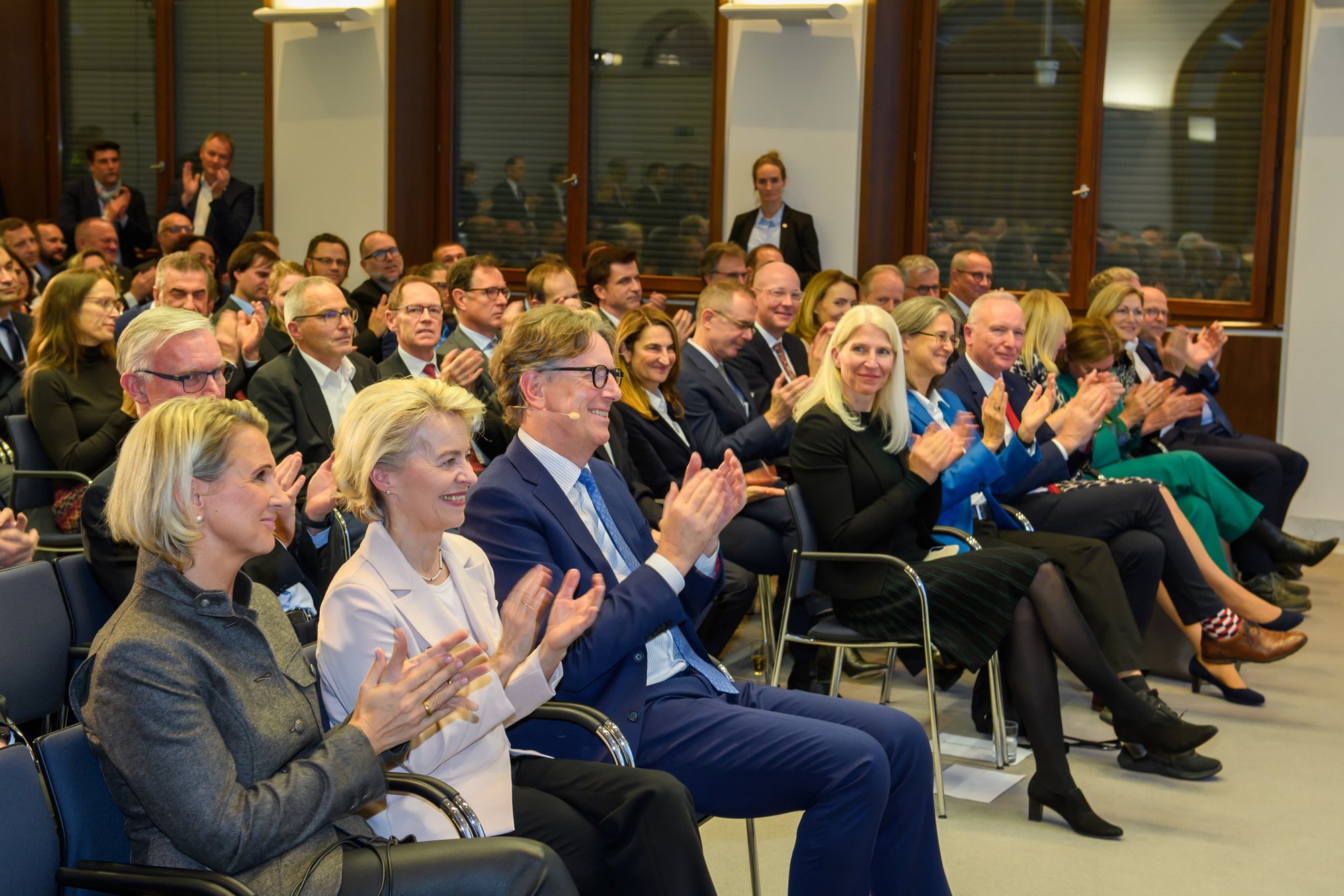 Blick ins applaudierende Publikum