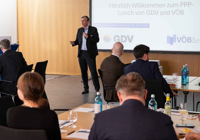 Öffnet eine Lightbox: 